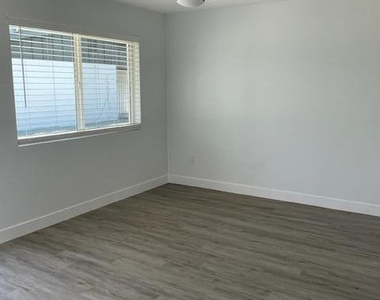 830 E Turney Avenue - Photo Thumbnail 24