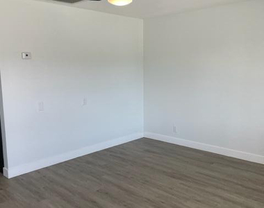 830 E Turney Avenue - Photo Thumbnail 14