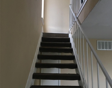 5625 Antoine Drive - Photo Thumbnail 8
