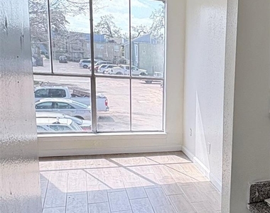 5625 Antoine Drive - Photo Thumbnail 2