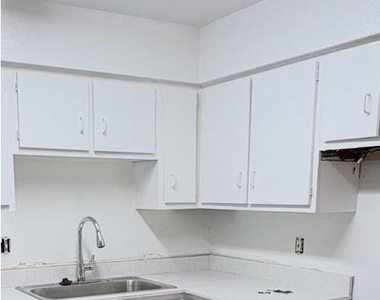 5625 Antoine Drive - Photo Thumbnail 3