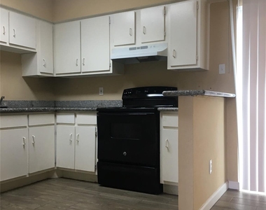 5625 Antoine Drive - Photo Thumbnail 6