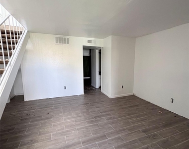 5625 Antoine Drive - Photo Thumbnail 1