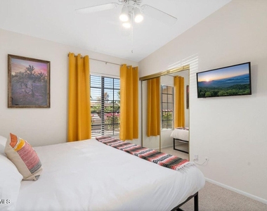 8742 E San Daniel Drive - Photo Thumbnail 18