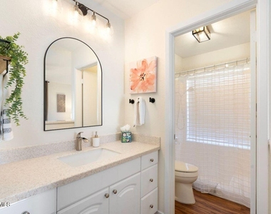 8742 E San Daniel Drive - Photo Thumbnail 24