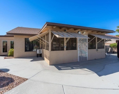 8742 E San Daniel Drive - Photo Thumbnail 28