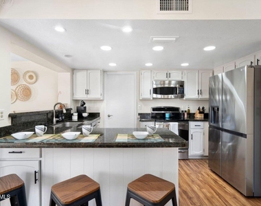 8742 E San Daniel Drive - Photo Thumbnail 12