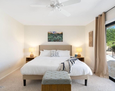 8742 E San Daniel Drive - Photo Thumbnail 16