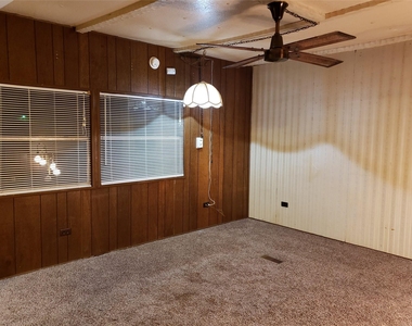 12126 Lynda Drive - Photo Thumbnail 4