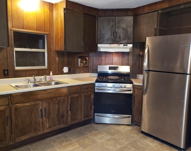 12126 Lynda Drive - Photo Thumbnail 2