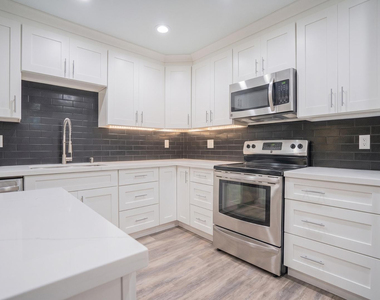 5525 E Thomas Road - Photo Thumbnail 7