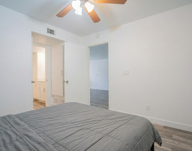 5525 E Thomas Road - Photo Thumbnail 14