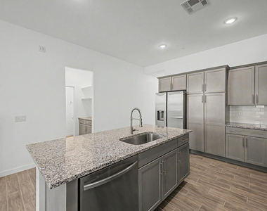 8232 E University Drive - Photo Thumbnail 13