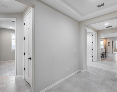 7308 W Tombstone Trail - Photo Thumbnail 5