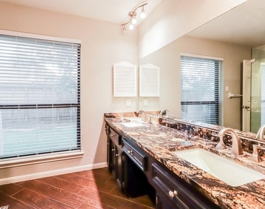 3910 Cedar Valley Drive - Photo Thumbnail 10