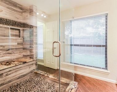 3910 Cedar Valley Drive - Photo Thumbnail 12