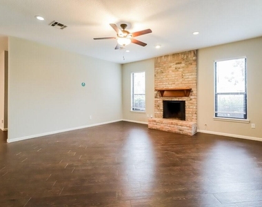 3910 Cedar Valley Drive - Photo Thumbnail 3