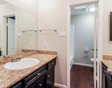 3910 Cedar Valley Drive - Photo Thumbnail 13