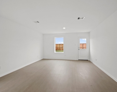 18262 Via Aurelia Drive - Photo Thumbnail 3