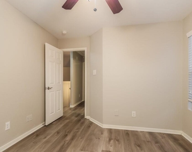 12214 Landsdown Ridge Way - Photo Thumbnail 12