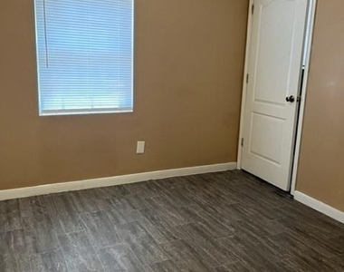 1614 Ryon Street - Photo Thumbnail 8