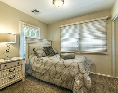 1628 E Canyon Creek Drive - Photo Thumbnail 9