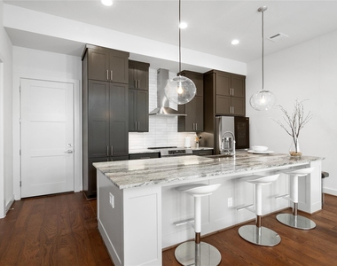 2408 Gray Street - Photo Thumbnail 4