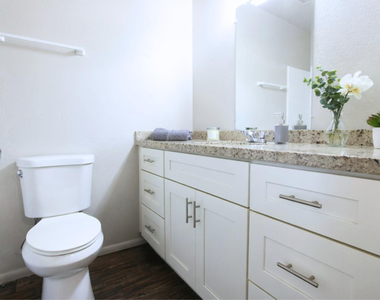 9230 N 6th Street - Photo Thumbnail 1