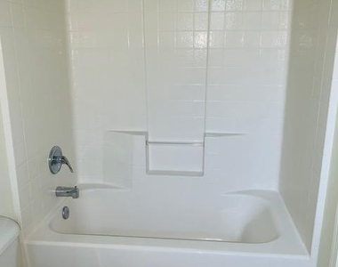 704 N Elizabeth Avenue - Photo Thumbnail 6