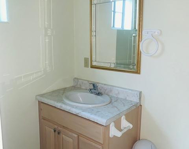 704 N Elizabeth Avenue - Photo Thumbnail 5
