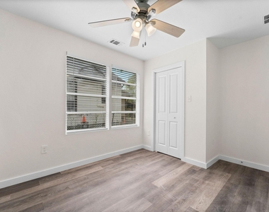 1615 1/2 Mckee Street - Photo Thumbnail 12