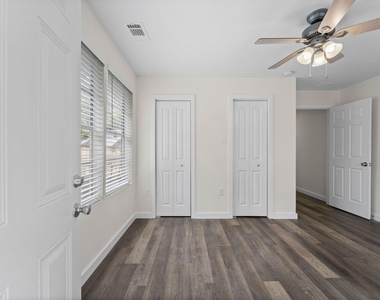 1615 1/2 Mckee Street - Photo Thumbnail 10