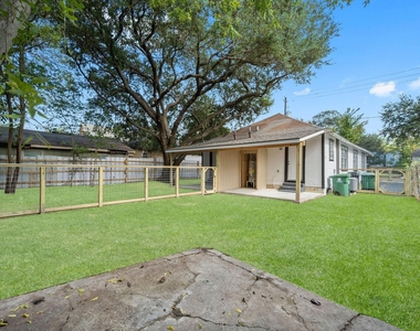 1615 1/2 Mckee Street - Photo Thumbnail 14