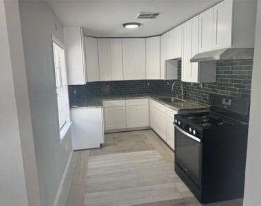 13929 Eagle Pass Street - Photo Thumbnail 8