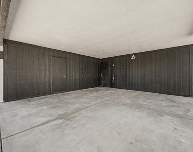 935 W Santa Cruz Drive - Photo Thumbnail 2