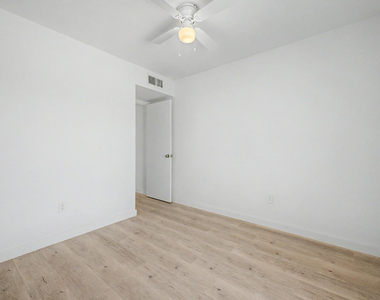 935 W Santa Cruz Drive - Photo Thumbnail 19