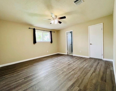 7303 Shiner Lane - Photo Thumbnail 8