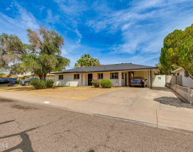 1524 W Ocotillo Road - Photo Thumbnail 2