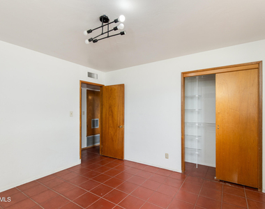 1524 W Ocotillo Road - Photo Thumbnail 19