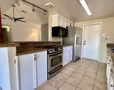 4427 N 102nd Drive - Photo Thumbnail 3