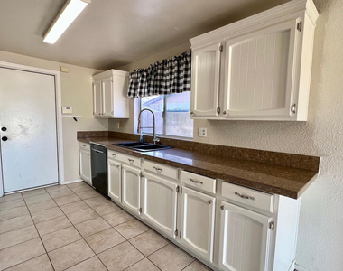 4427 N 102nd Drive - Photo Thumbnail 2