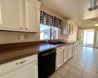 4427 N 102nd Drive - Photo Thumbnail 9