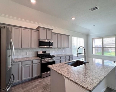 4826 Albany Ridge Lane - Photo Thumbnail 9