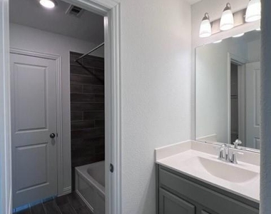 4826 Albany Ridge Lane - Photo Thumbnail 18