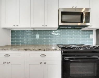 129 E 31st 1/2 Street - Photo Thumbnail 8