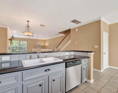 2804 Chenevert Street - Photo Thumbnail 16
