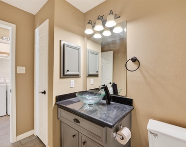 2804 Chenevert Street - Photo Thumbnail 7