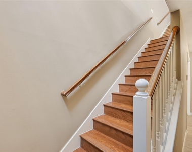 2804 Chenevert Street - Photo Thumbnail 9