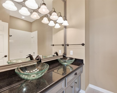 2804 Chenevert Street - Photo Thumbnail 30