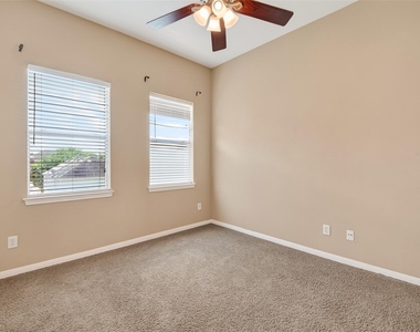 2804 Chenevert Street - Photo Thumbnail 23